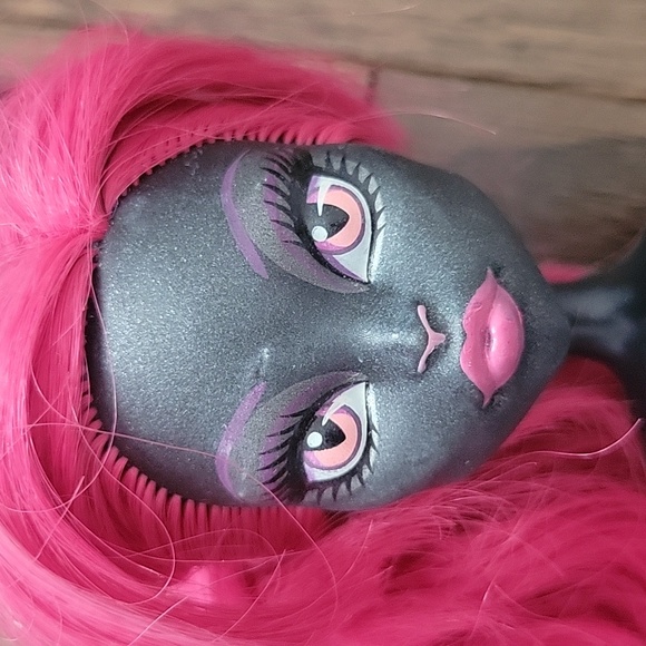 Monster High Catty Noir Doll and clothes - Picture 2 of 9